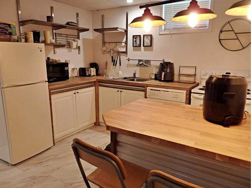 4702 52 Avenue, Vermilion, AB - Indoor Photo Showing Kitchen With Double Sink