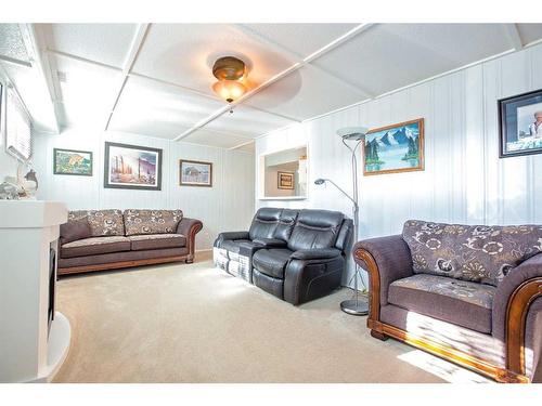 411 4 Avenue East, St. Walburg, SK - Indoor Photo Showing Living Room