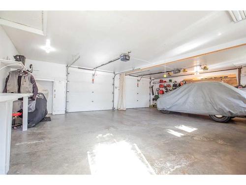 411 4 Avenue East, St. Walburg, SK - Indoor Photo Showing Garage