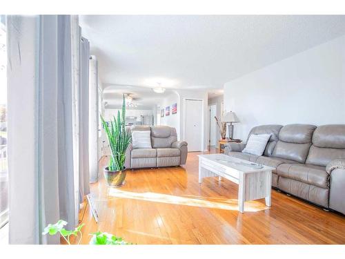 411 4 Avenue East, St. Walburg, SK - Indoor Photo Showing Living Room