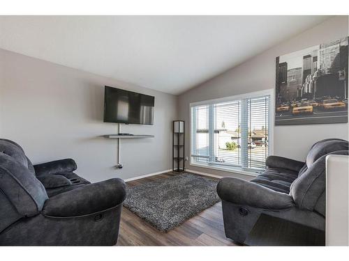 3110 66 Avenue Court, Lloydminster, AB - Indoor Photo Showing Living Room