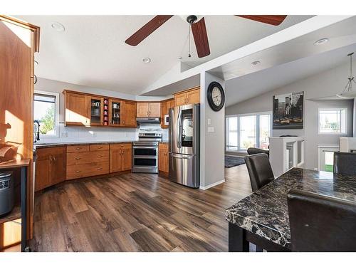 3110 66 Avenue Court, Lloydminster, AB - Indoor Photo Showing Kitchen