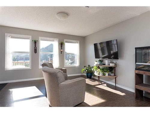 14-2715 73 Avenue, Lloydminster, AB - Indoor Photo Showing Living Room