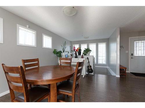 14-2715 73 Avenue, Lloydminster, AB - Indoor Photo Showing Dining Room