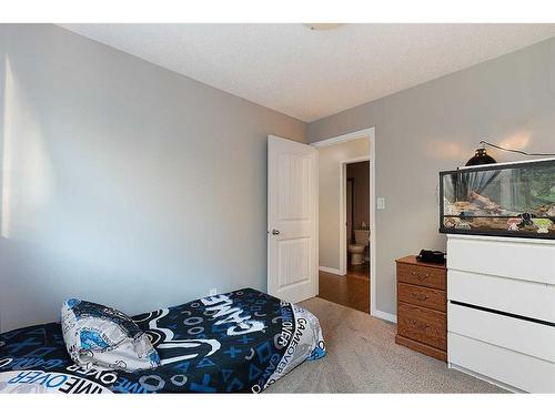 14-2715 73 Avenue, Lloydminster, AB - Indoor Photo Showing Bedroom