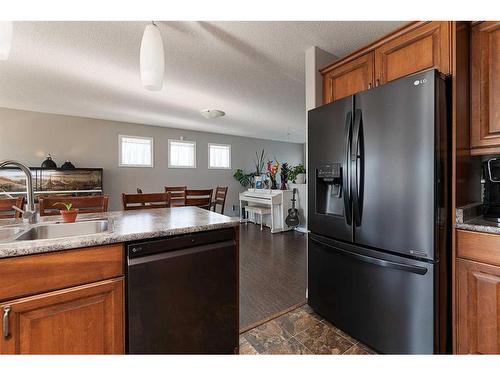 14-2715 73 Avenue, Lloydminster, AB - Indoor Photo Showing Kitchen With Double Sink