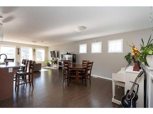 14-2715 73 Avenue, Lloydminster, AB - Indoor Photo Showing Dining Room