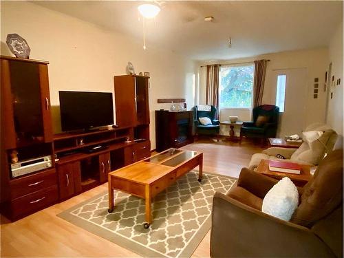 5206 2 Avenue North, Chauvin, AB - Indoor Photo Showing Living Room