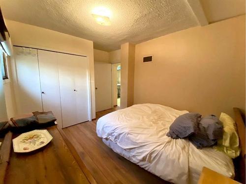 5206 2 Avenue North, Chauvin, AB - Indoor Photo Showing Bedroom