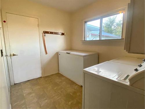 5206 2 Avenue North, Chauvin, AB - Indoor Photo Showing Laundry Room