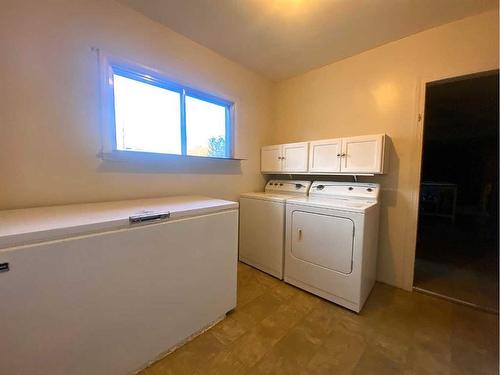 5206 2 Avenue North, Chauvin, AB - Indoor Photo Showing Laundry Room