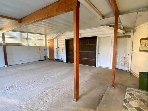 5206 2 Avenue North, Chauvin, AB - Indoor Photo Showing Garage