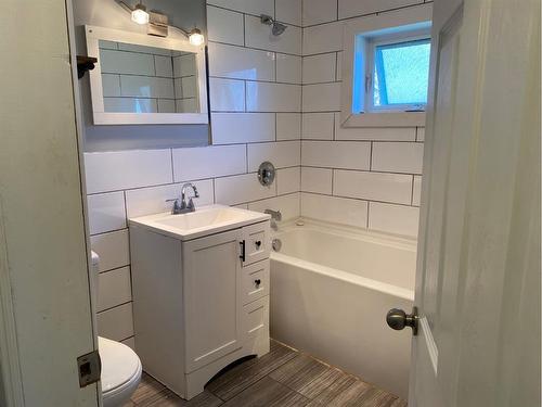 209 Main Street, Waseca, SK - Indoor Photo Showing Bathroom