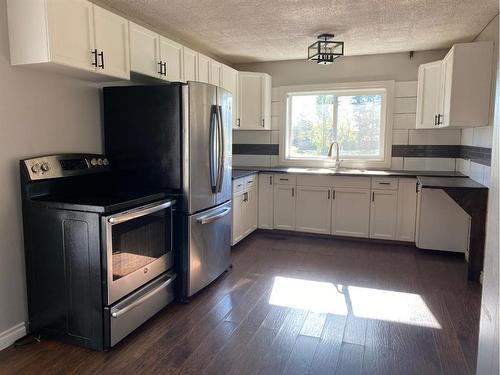 209 Main Street, Waseca, SK - Indoor Photo Showing Kitchen With Stainless Steel Kitchen