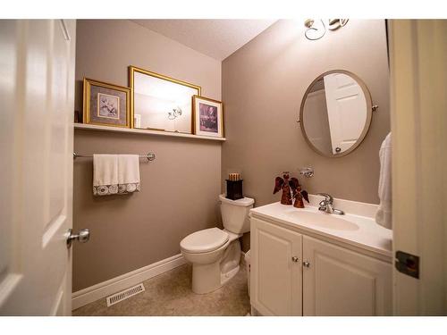 1118 5 Avenue, Wainwright, AB - Indoor Photo Showing Bathroom