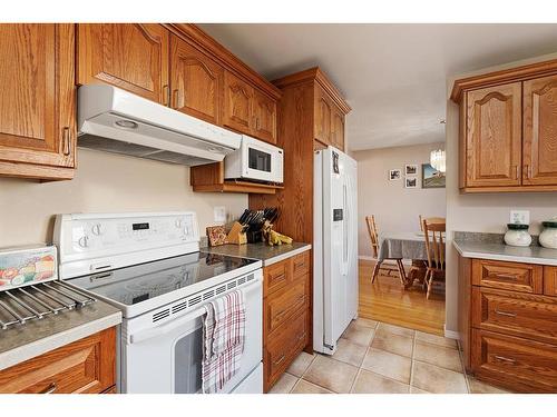 5620 42 St, Lloydminster, AB - Indoor Photo Showing Kitchen