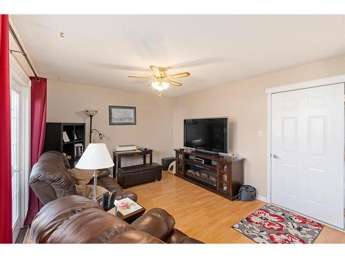 5620 42 St, Lloydminster, AB - Indoor Photo Showing Living Room