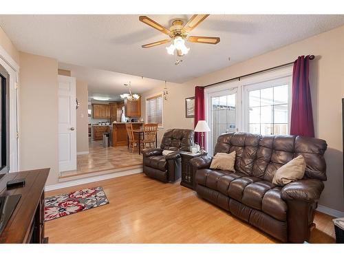 5620 42 St, Lloydminster, AB - Indoor Photo Showing Living Room