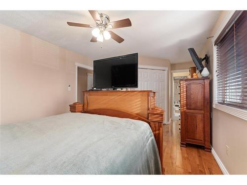 5620 42 St, Lloydminster, AB - Indoor Photo Showing Bedroom