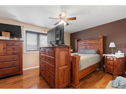 5620 42 St, Lloydminster, AB - Indoor Photo Showing Bedroom