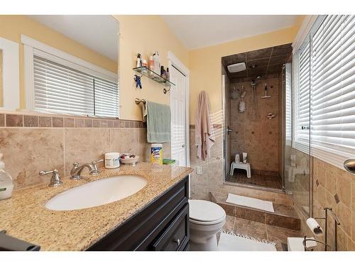 5620 42 St, Lloydminster, AB - Indoor Photo Showing Bathroom