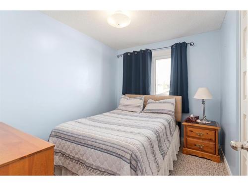 5620 42 St, Lloydminster, AB - Indoor Photo Showing Bedroom