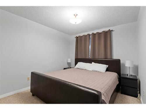 5620 42 St, Lloydminster, AB - Indoor Photo Showing Bedroom