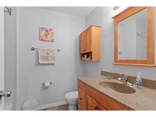 5620 42 St, Lloydminster, AB - Indoor Photo Showing Bathroom