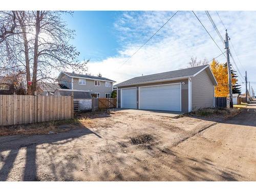 5620 42 St, Lloydminster, AB - Outdoor