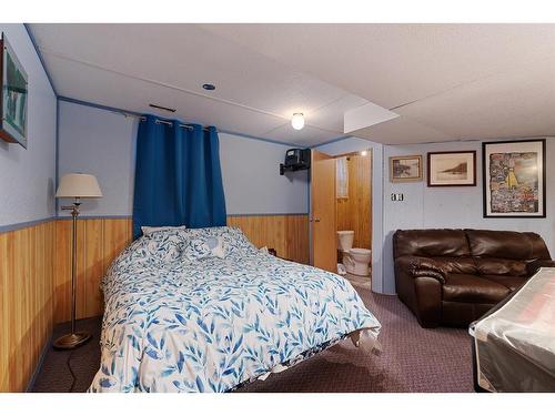 5620 42 St, Lloydminster, AB - Indoor Photo Showing Bedroom