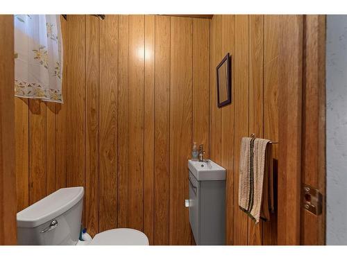 5620 42 St, Lloydminster, AB - Indoor Photo Showing Bathroom