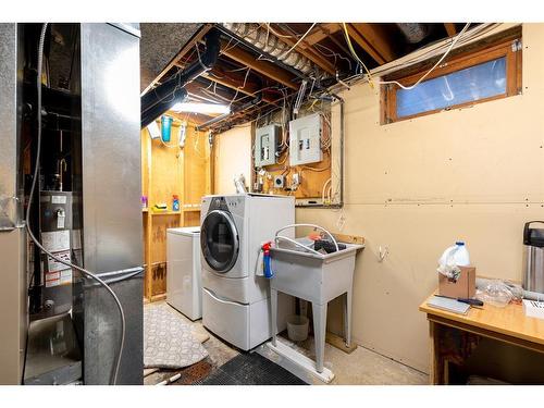 5620 42 St, Lloydminster, AB - Indoor Photo Showing Laundry Room