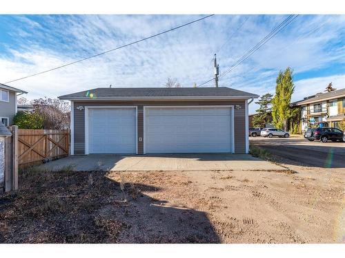 5620 42 St, Lloydminster, AB - Outdoor