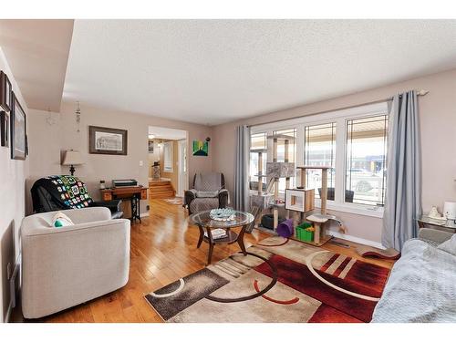 5620 42 St, Lloydminster, AB - Indoor Photo Showing Living Room