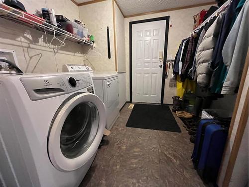 4823 52 Avenue, Irma, AB - Indoor Photo Showing Laundry Room