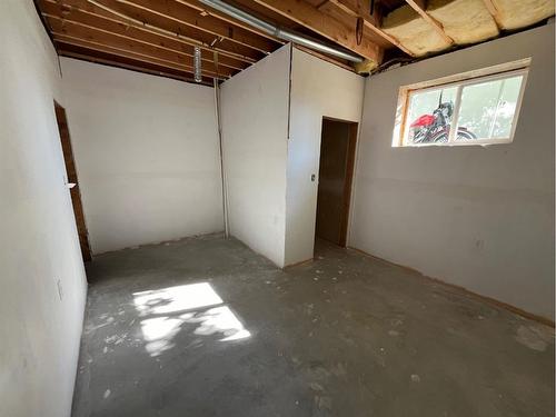 4823 52 Avenue, Irma, AB - Indoor Photo Showing Basement