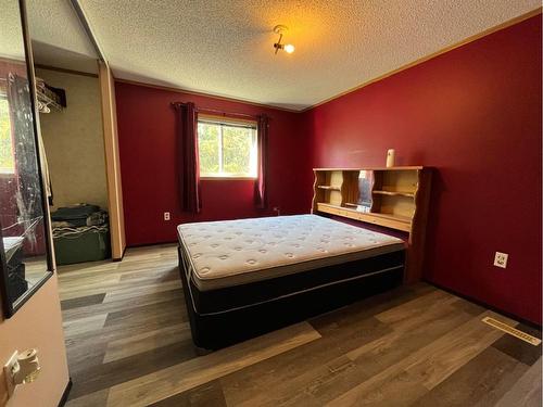 4823 52 Avenue, Irma, AB - Indoor Photo Showing Bedroom