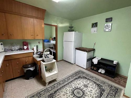 5124 50 Street, Edgerton, AB - Indoor Photo Showing Kitchen