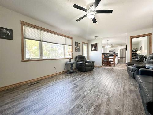 5116 49 Street, Provost, AB - Indoor Photo Showing Living Room