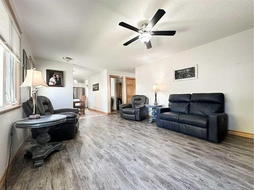 5116 49 Street, Provost, AB - Indoor Photo Showing Living Room