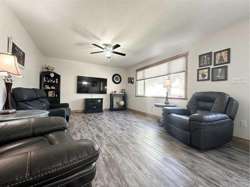 5116 49 Street, Provost, AB - Indoor Photo Showing Living Room