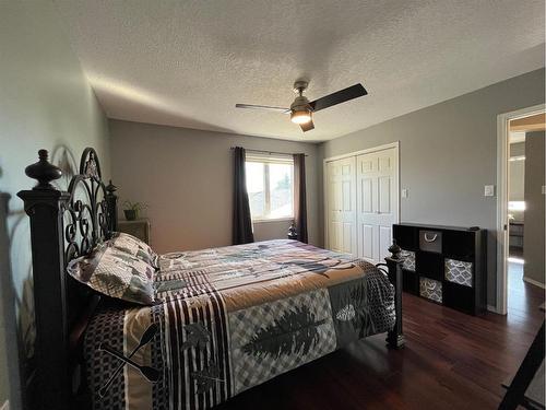 1841 11 Avenue, Wainwright, AB - Indoor Photo Showing Bedroom