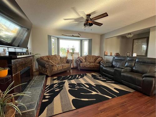 1841 11 Avenue, Wainwright, AB - Indoor Photo Showing Living Room