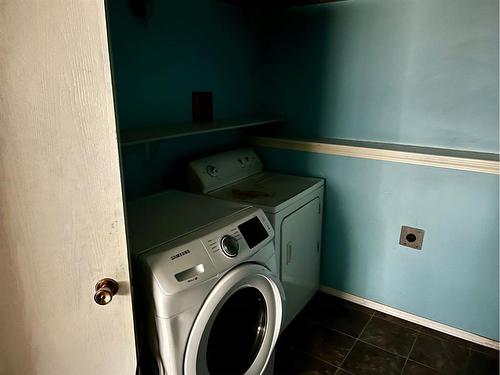 5827 51 Avenue, Vermilion, AB - Indoor Photo Showing Laundry Room