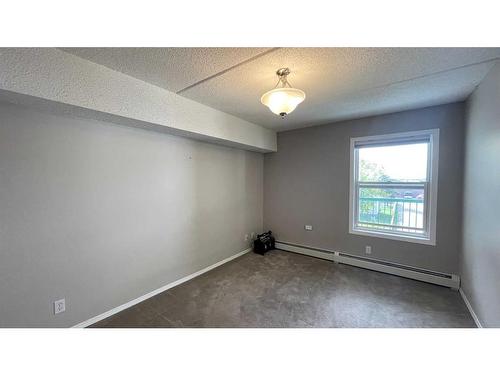 #309-848 4 Avenue, Wainwright, AB - Indoor Photo Showing Other Room