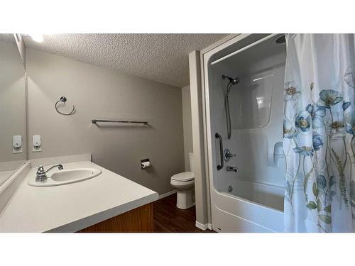 #309-848 4 Avenue, Wainwright, AB - Indoor Photo Showing Bathroom