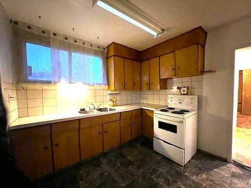 5118 50 Street, Provost, AB - Indoor Photo Showing Kitchen