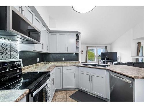 48 Lakeview Estates, Rural Vermilion River, County Of, AB - Indoor Photo Showing Kitchen With Double Sink