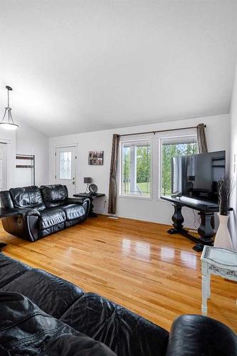 48 Lakeview Estates, Rural Vermilion River, County Of, AB - Indoor Photo Showing Living Room