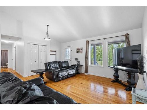 48 Lakeview Estates, Rural Vermilion River, County Of, AB - Indoor Photo Showing Living Room